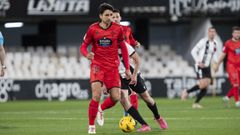 Castro ejerci� de �nico central puro desde el 65 en la derrota del Racing en Cartagonova.