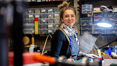 Carina P�rez abri� hace m�s de un a�o y medio Ganoni, una tienda de reparaci�n de cuero