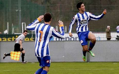 Dani Iglesias (derecha) regresa a una convocatoria del Fabril tras varios partidos ausente.