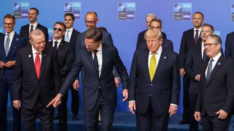 Erdogan, Rutte, Trump y Starmer se sit�an en primera l�nea para la foto de familia de la cumbre de la Alianza Atl�ntica, que se cerr� este mi�rcoles en Ankara