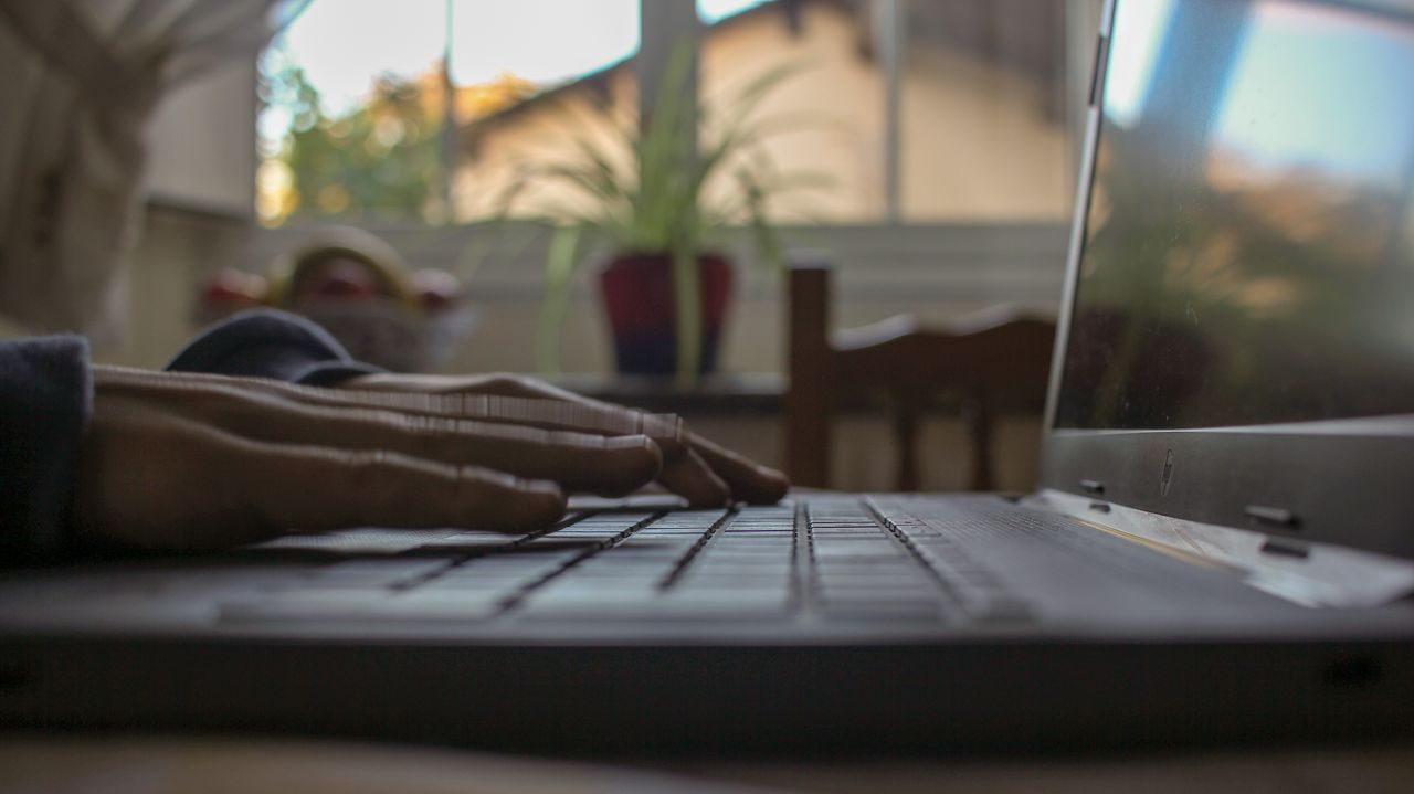 Tres menores investigados en Cartagena por «desnudar» a sus compañeras de clase con inteligencia artificial