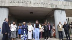 Antonio Roma, de pie a la izquierda, durante la jornada de protesta contra las reformas que el Gobierno quiere llevar a cabo en la Justicia
