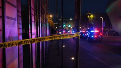 Cinta policial y patrullas bordean el lugar de los hechos en el festival gastron�mico Bite of Seattle, en Seattle, Washington (EE. UU.).