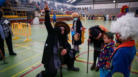 Concurso de disfraces en el carnaval de Outes.