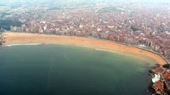 Vista a�rea de la playa de San Lorenzo, de Gij�n, en una imagen de archivo de 2007.Vista a�rea de la playa de San Lorenzo, en una imagen de archivo de 2007