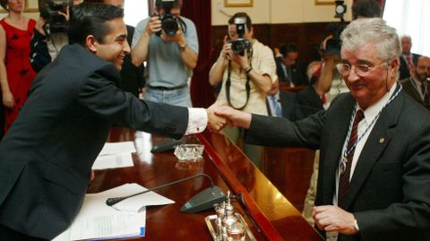 Miramontes recibi en 2003 de Rey Varela la medalla de concejal del ltimo mandato en el que fue edil