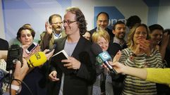 Xos� Manuel Carril se dirige a los simpatizantes del BNG tras conocer que saca un concejal.