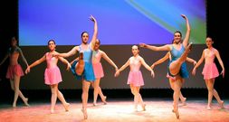 Alumnas de la escuela de Maite Qui�ones