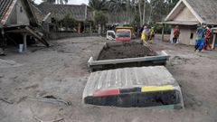 El volc�n Semeru entra en erupci�n en Indonesia