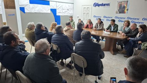 Leiva estuvo acompa�ado por Luis L�pez y sus compa�eros de grupo en el anuncio de su renuncia, el martes por la noche