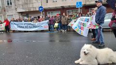 La concentraci&oacute;n tuvo lugar delante del centro de salud de Ribeira