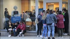 La solicitud del bono social gener� largas colas el a�o pasado en la oficina de Naturgy en Ourense