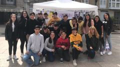 Alumnos de ESO del IES Celso Emilio Ferreiro de Celanova realizaron el trabajo ganador del concurso Galicons-net (en la imagen, reunidos antes del confinamiento)