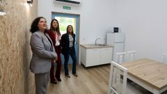 La conselleira recorri las instalaciones del nuevo albergue de peregrinos de Noia.