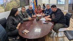 La firma del convenio entre el Concello y el Soneira
