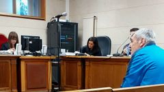 El acusado, durante el juicio celebrado en la Audiencia Provincial en Santiago