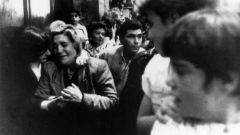 Unas 2.500 personas asistieron al funeral de Vanesa Mayo Gonz�lez, de 10 a�os de edad, violada y asesinada. En la fotografia, la madre de la ni�a durante el funeral. 