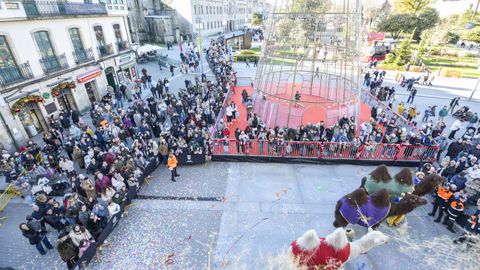 Los ni�os esperaron la llegada de los Reyes Magos en la plaza de Espa�a de Pontevedra