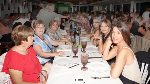 CENA BENEFICA ASOCIACION CONTRA EL CANCER DE PORTO DO SON EN EL CLUB NAUTICO DE PORTOSIN