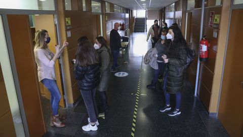 Actividad de la Escola Oficial de Idiomas de Santiago, en su sede central de Vite