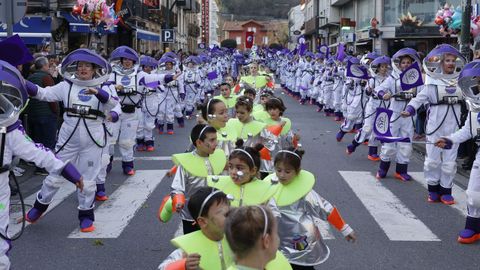 El desfile del carnaval de Sarria. El colegio de la Asunci�n