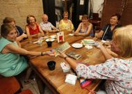 <span lang= es-es >Centro C�vico del Casco Vello</span>. Los integrantes de este club de lectura son mayoritariamente mujeres. Todas ellas destacan el buen ambiente que existe en el grupo y la necesidad (el deseo, en todo caso) de que este tipo de iniciativas se extiendan por la ciudad.  