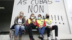 Al personal de Alcoa y de las auxiliares los apoyan familiares y otros mari�anos, este s�bado (en la foto) y todos los dos dias