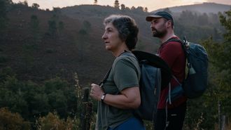 Escena de �Walking Holiday� [O mesmo cami�o], con Elena Seijo e Amhlaoibh Mac Suibhne.