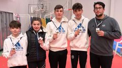 Deportistas del Maniotas con sus medallas en el Open de Moa�a.