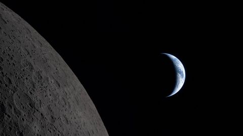 La Tierra detr�s de la Luna en una imagen captada por la tripulaci�n del Artemis 2
