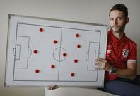 Charl�n ser� el n�mero dos del director t�cnico de la Academia de F�tbol de Angola. 