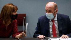 El vicepresidente y consejero de Administraci�n Auton�mica, Medio Ambiente y Cambio Clim�tico, Juan Cofi�o, junto a la consejera de Hacienda, Ana C�rcaba