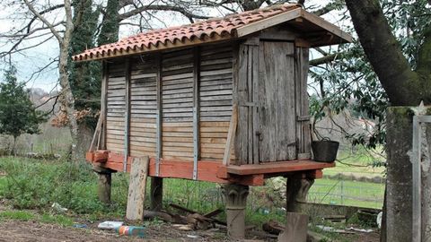 El reciclado de elementos de este canastro de Lal�n es poco adecuado