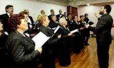 <span lang= es-es >Ponteceso presume de corales</span>. Los integrantes de San Eleuterio de Tella y de las otras cinco corales del municipio de Ponteceso llenaron de m�sica y p�blico el Edificio das Escolas.