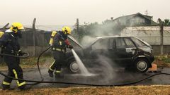 Le arde el coche mientras lo conduc�a cerca de Monforte
