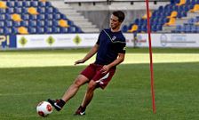 Javi Otero podr�a estrenarse hoy en Pasar�n tras superar sus molestias en el pubis.