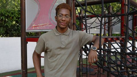 Desmond Peter Eke, de 16 años, fue el ganador en la categoría para alumnos de secundaria y bachillerato.