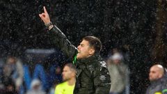 El entrenador del Osasuna, Alessio Lisci, durante el partido contra el Celta en Bala�dos.