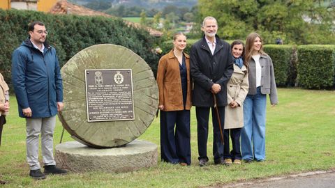 Los Reyes, la princesa Leonor y la Infanta Sof�a durante el acto de entrega del premio al ?Pueblo Ejemplar de Asturias 2025, a 25 de octubre de 2025, en Valdesoto, Sieto, Asturias (Espa�a). El Premio al Pueblo Ejemplar de Asturias 2025 ha sido concedido a la parroquia de Valdesoto, que pertenece al concejo asturiano de Siero
