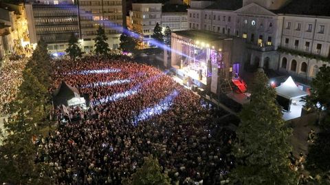 La plaza de Armas repleta de p�blico en un concierto de una edici�n pasada de las fiestas de Ferrol.