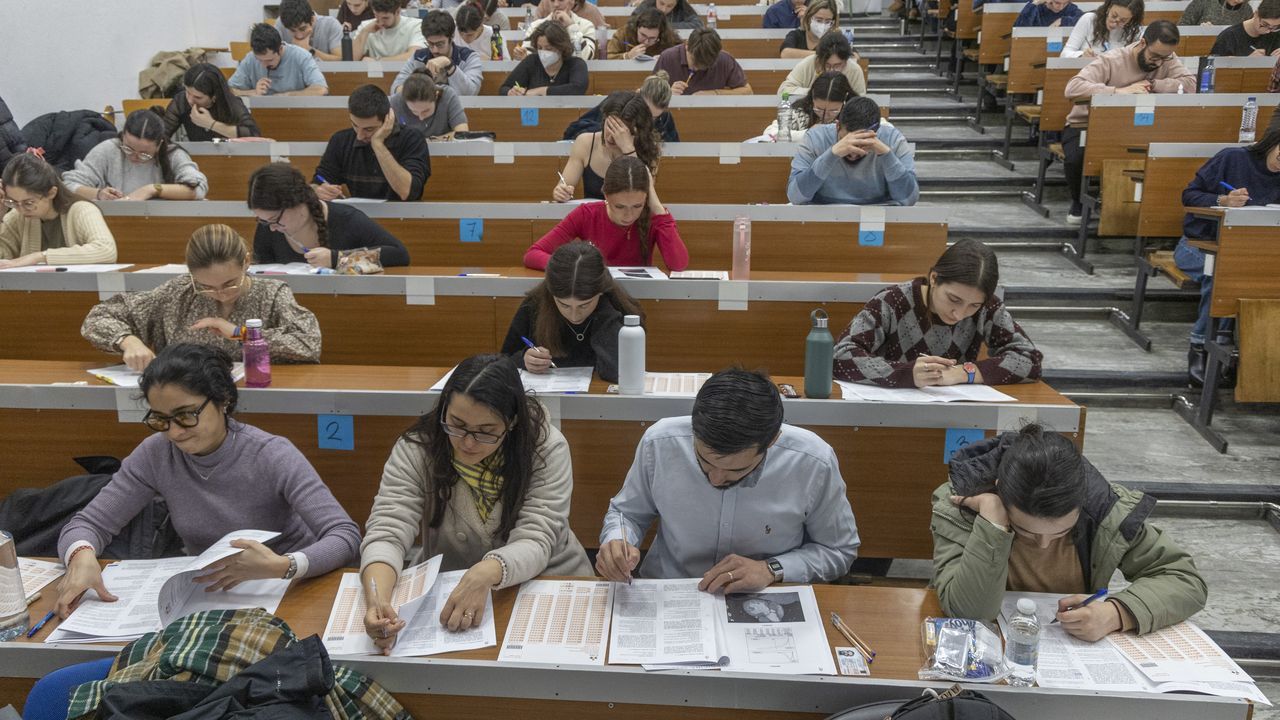 En tres días de adjudicación del mir solo se eligieron 4 de las 207 plazas de medicina de familia que oferta Galicia