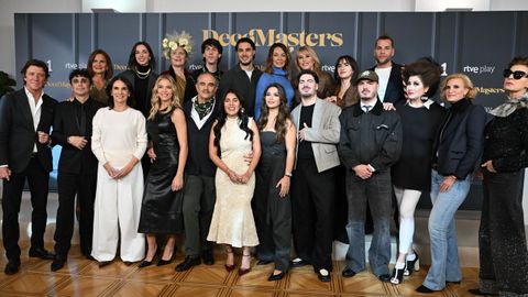 Las diez parejas de concursantes, que son Colate y Samantha Vallejo-N�gera, Palito y Luc�a Domingu�n, King Bru y Andrea, Carlo Constazia y Mar Flores, Eduerdo Navarrete y La Terre, Antonia Dellate y Mar�a Zurita, Gemeliers, Isa Pantoja y Ashraf Beno, Eduardo Casanova y Canco Rodr�guez; y Raquel Mero�o con Bel�n L�pez.
