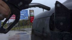 Las dos gasolineras de bajo coste del pol�gono de B�rtoa ofrec�an ayer el combustible m�s barato de la zona, tanto en gasolina como en di�sel