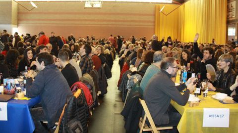 Codillo.M�s de 1.050 comensales se citaron en la Festa do Codillo