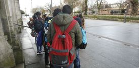 Alumnos de un instituto de ense�anza secundaria de la ciudad de Pontevedra, ayer. 