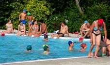 En la piscina de Negreira tambi�n se agotaron los gorros.