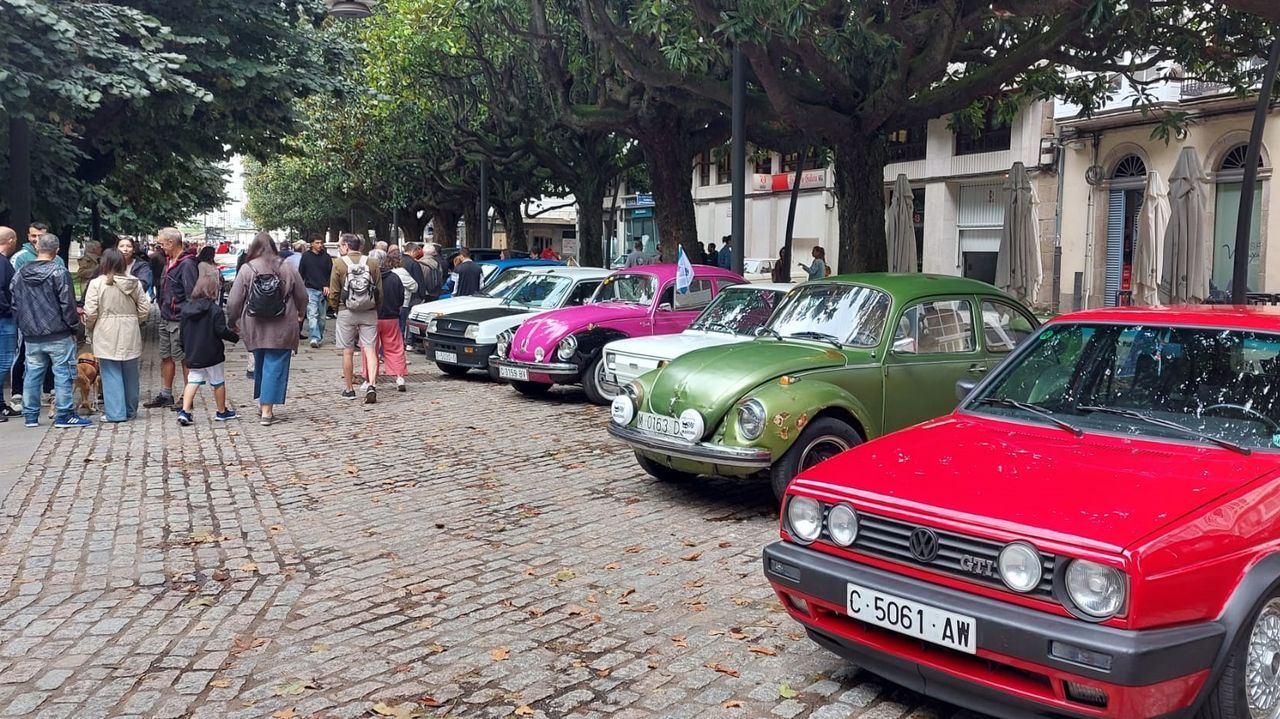 Los coches clásicos toman el Cantón