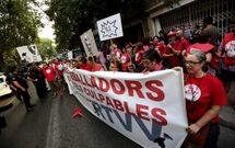 Los trabajadores de RTVV protestaron a las puertas del consejo de administraci�n.
