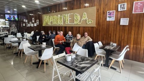 El c&eacute;ntrico local cari&ntilde;&eacute;s, con clientela fiel y de todas las edades, conserva la madera de los inicios