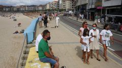 Sanxenxo parcel� la playa y contrat� informadores para contener la pandemia en el verano